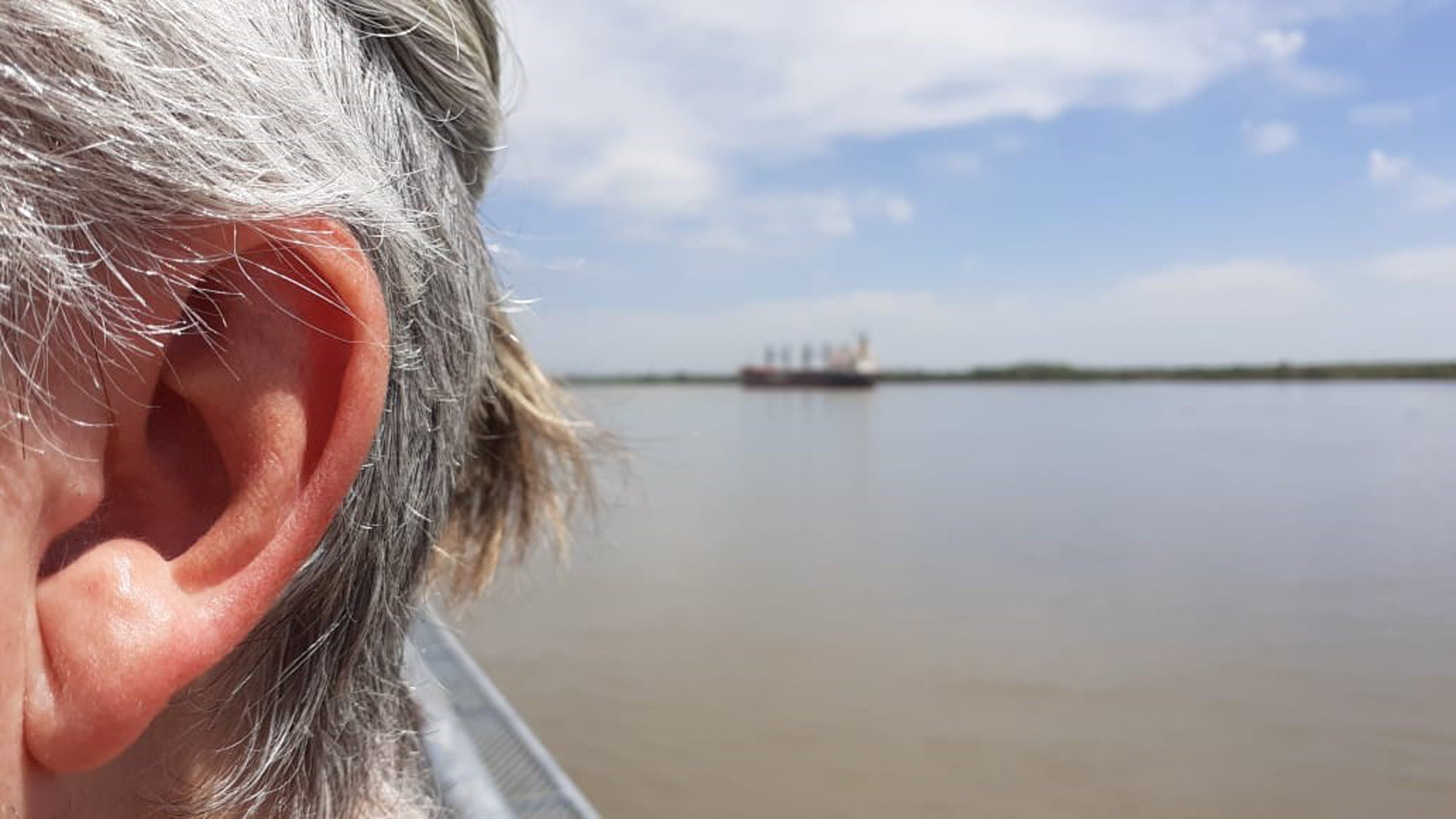 Listening on the bank of the Paraná